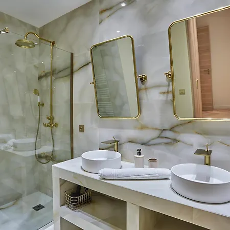 3 Bedrooms Center Of By Prestige * Paris