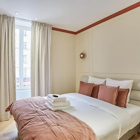 3 Bedrooms Center Of By Prestige Διαμέρισμα *