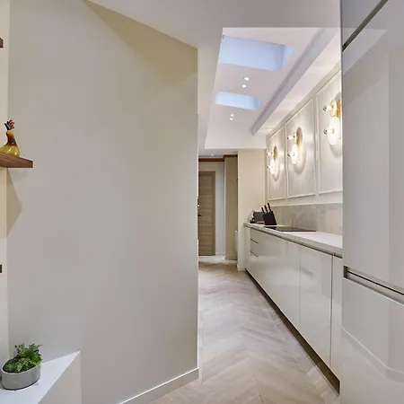 3 Bedrooms Center Of By Prestige Apartment *