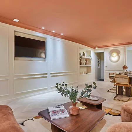 3 Bedrooms Center Of By Prestige Apartamento *
