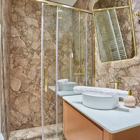 3 Bedrooms Center Of By Prestige Apartament *