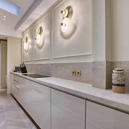 3 Bedrooms Center Of By Prestige Apartamento *