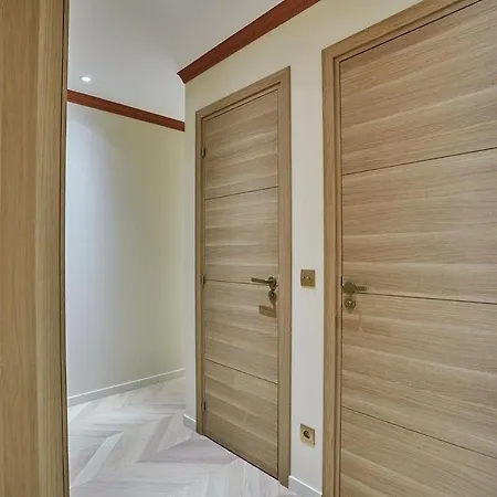 3 Bedrooms Center Of By Prestige Appartement Paris